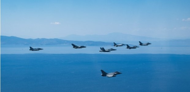 Εντυπωσιακό βίντεο με τα μαχητικά πάνω από την Ακρόπολη